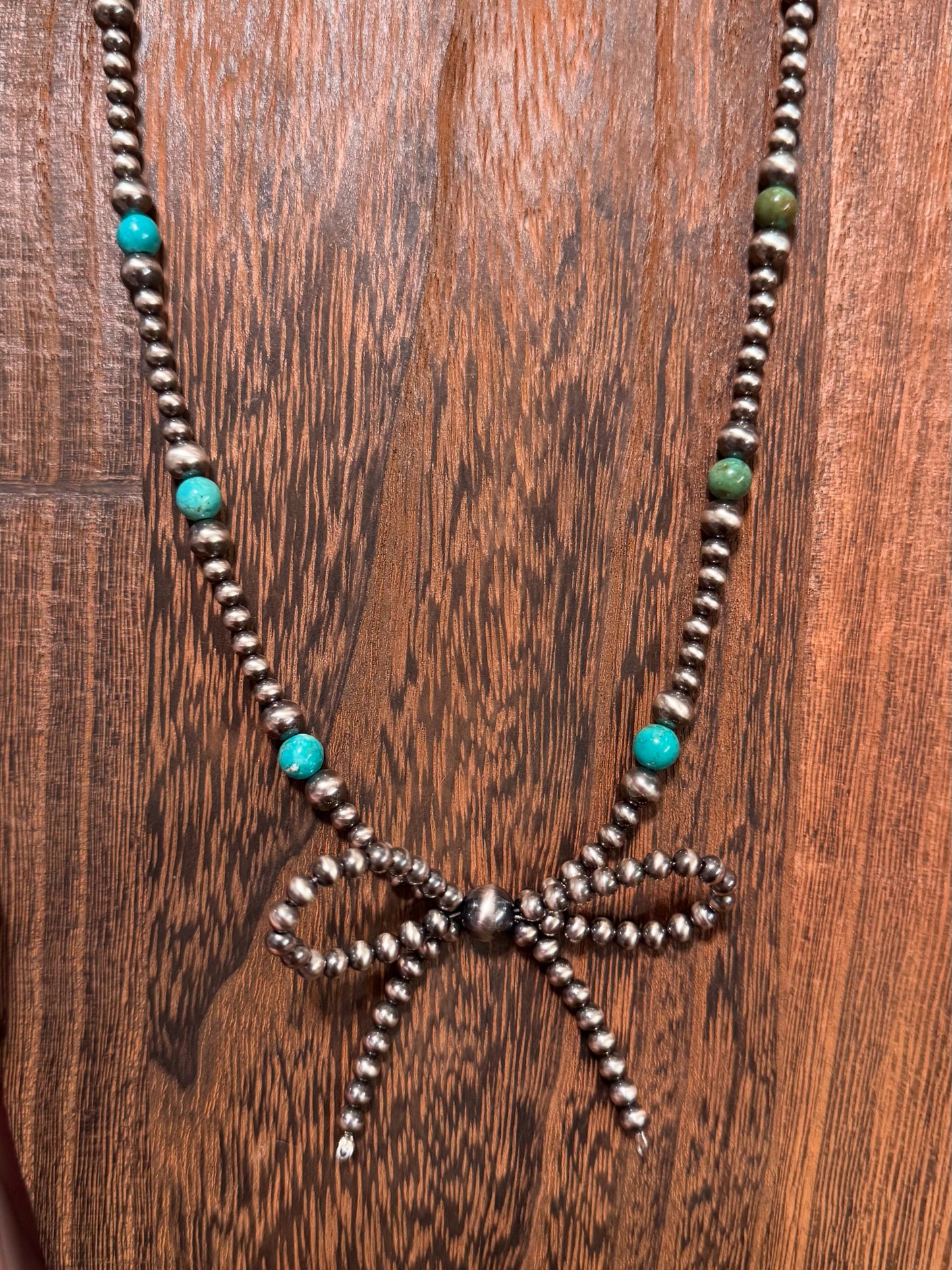 The bow necklace