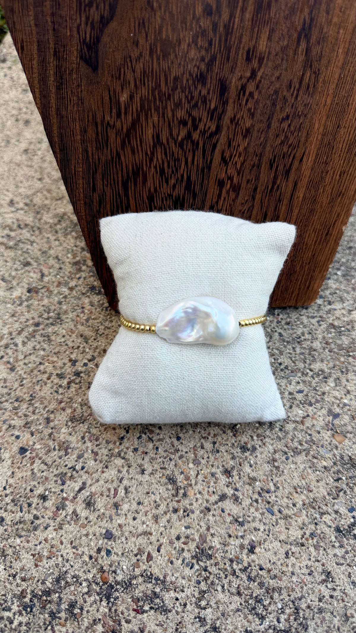Gold and freshwater pearl bracelet -7in + 2in ext