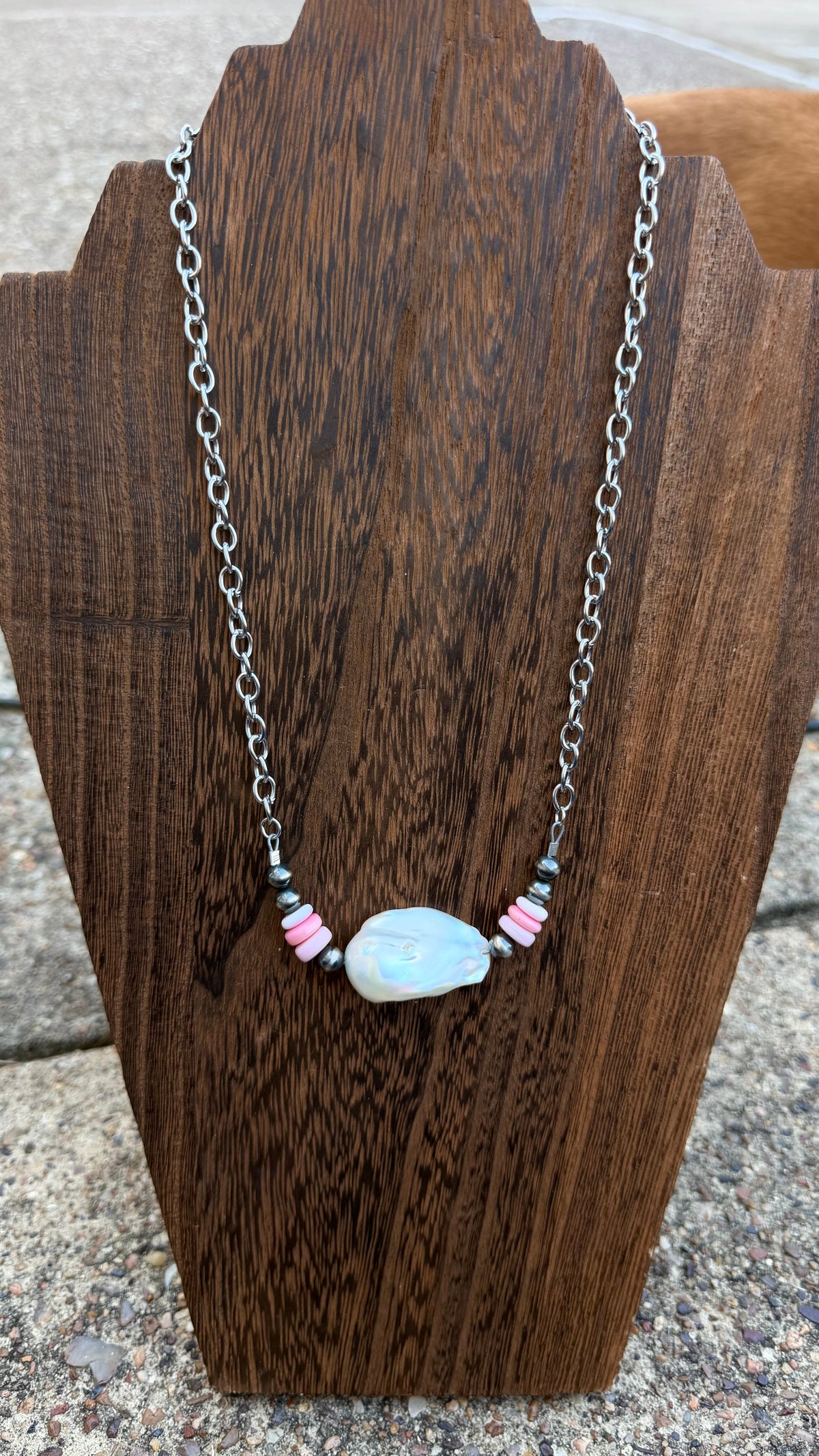 Pink conch and freshwater bar- 16in + 2in ext