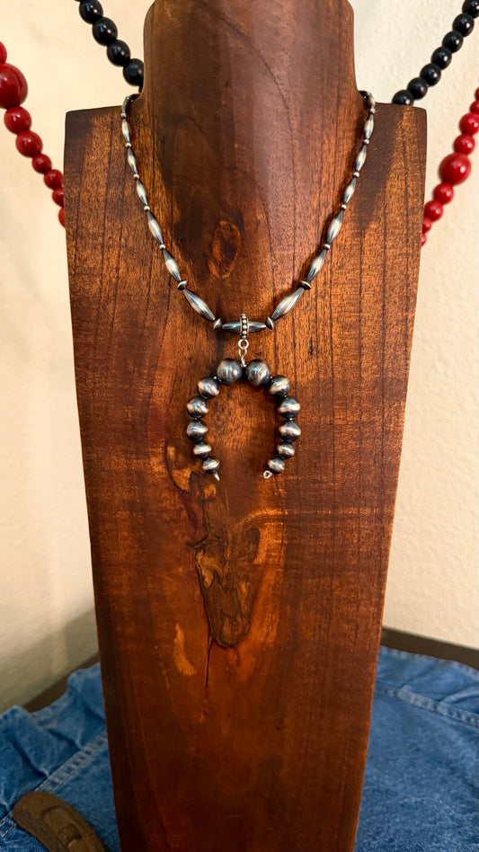 Small naja pendant