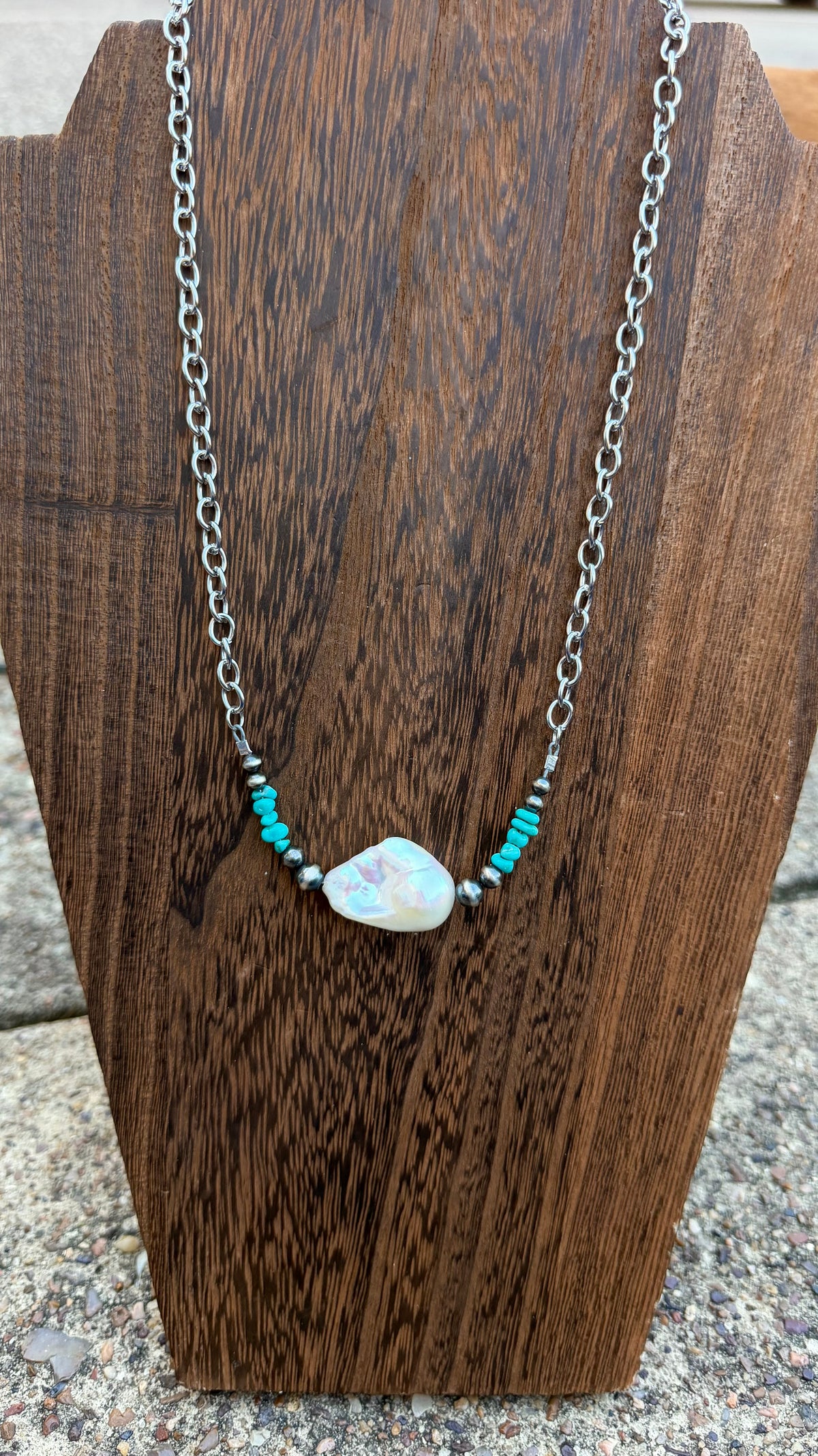 Lone mountain and freshwater pearl bar- 16in + 2in ext