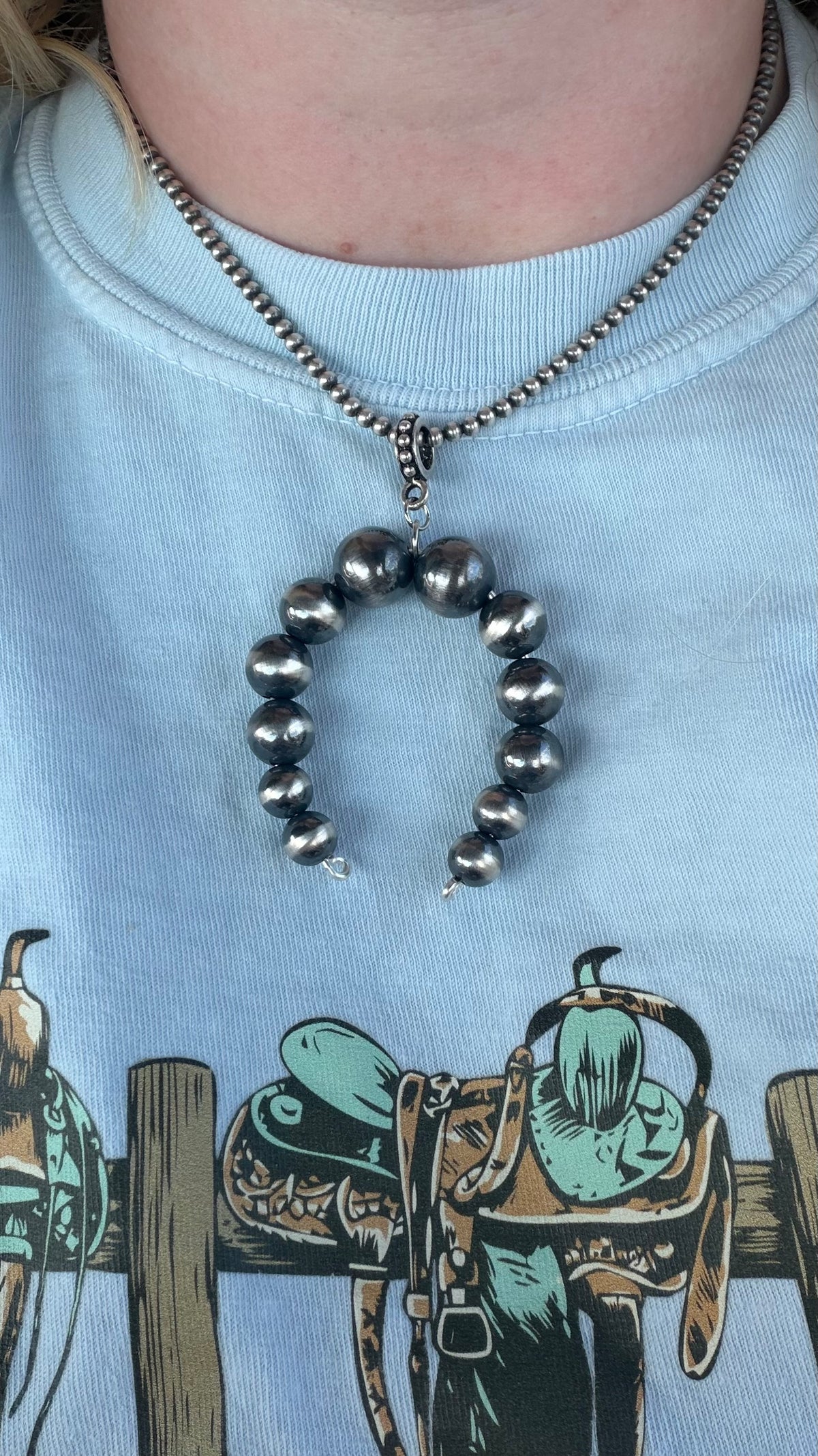 Small naja pendant