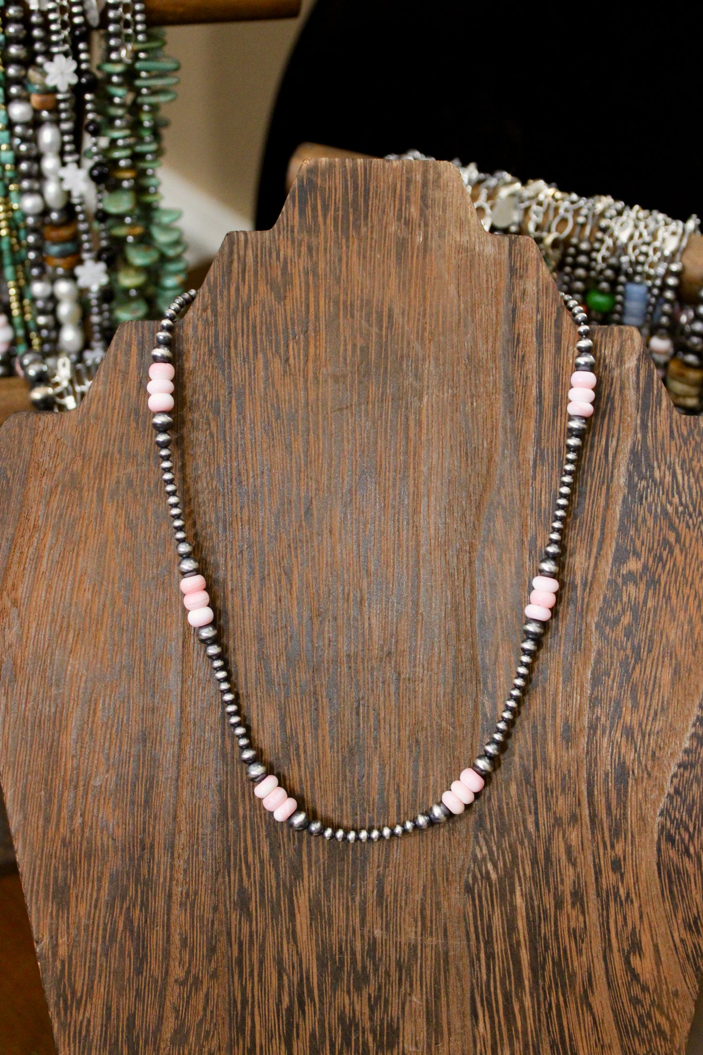 Graduated pink conch -16in + 2in extender