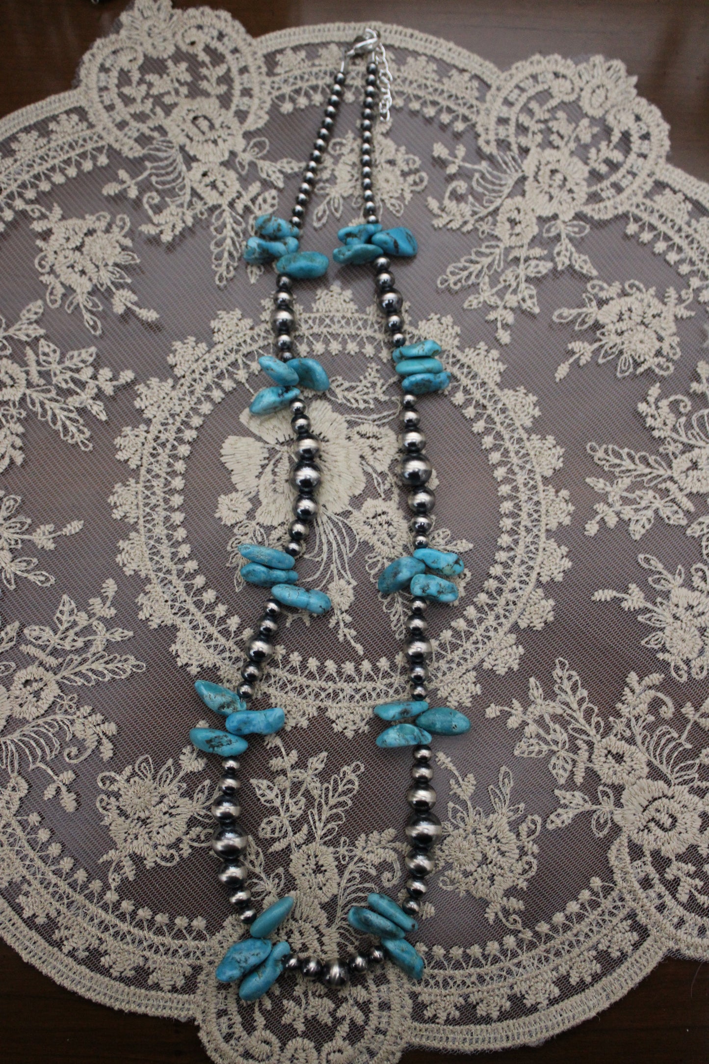 Graduated turquoise -23in w/ 2in ext