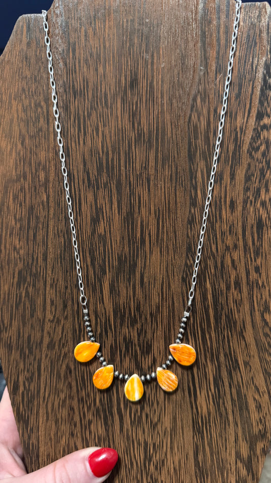 The Teardrop bar necklace
