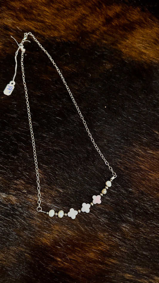 The Laurel bar necklace